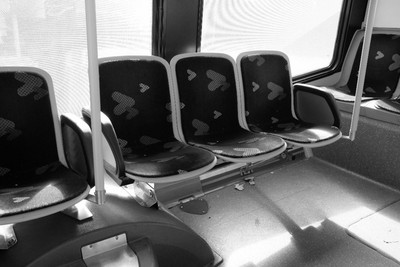 Des sièges d'autobus