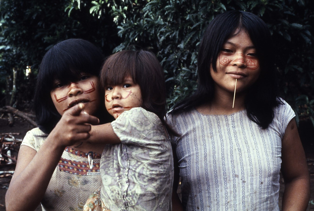 Femmes et enfant achuar, Pérou, 1983 (Robert Crépeau)